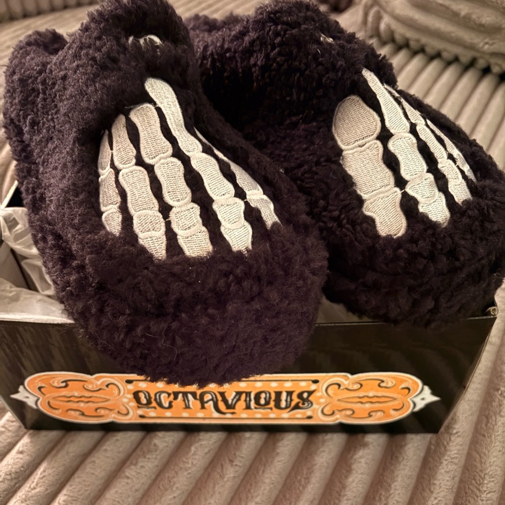 Octavius Marks Slippers Teddy Bear Black